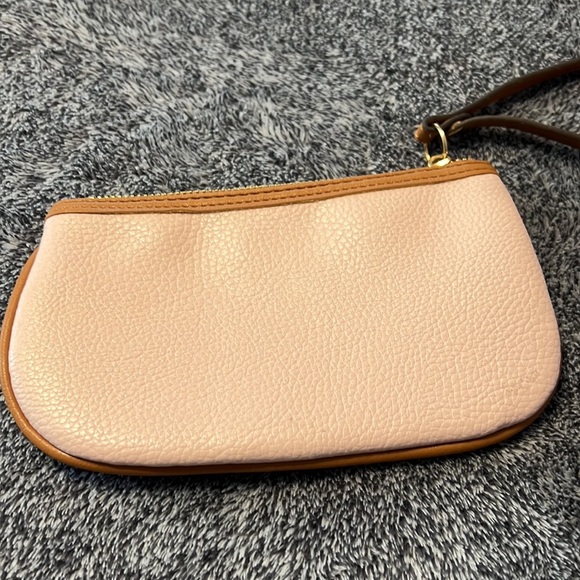 👛 a cute wristlet - Picture 2 of 3